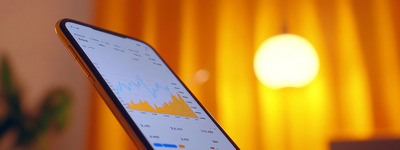 Futuristic vision of mobile trading Visión futurista del trading móvil